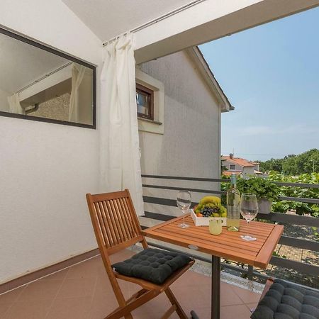 Apartment Green With Balcony Nova Vas  المظهر الخارجي الصورة