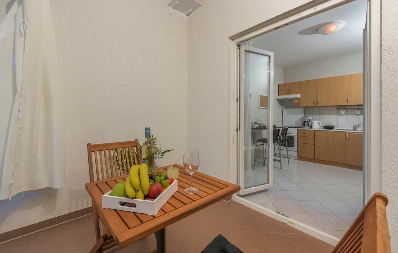 Apartment Green With Balcony Nova Vas  المظهر الخارجي الصورة