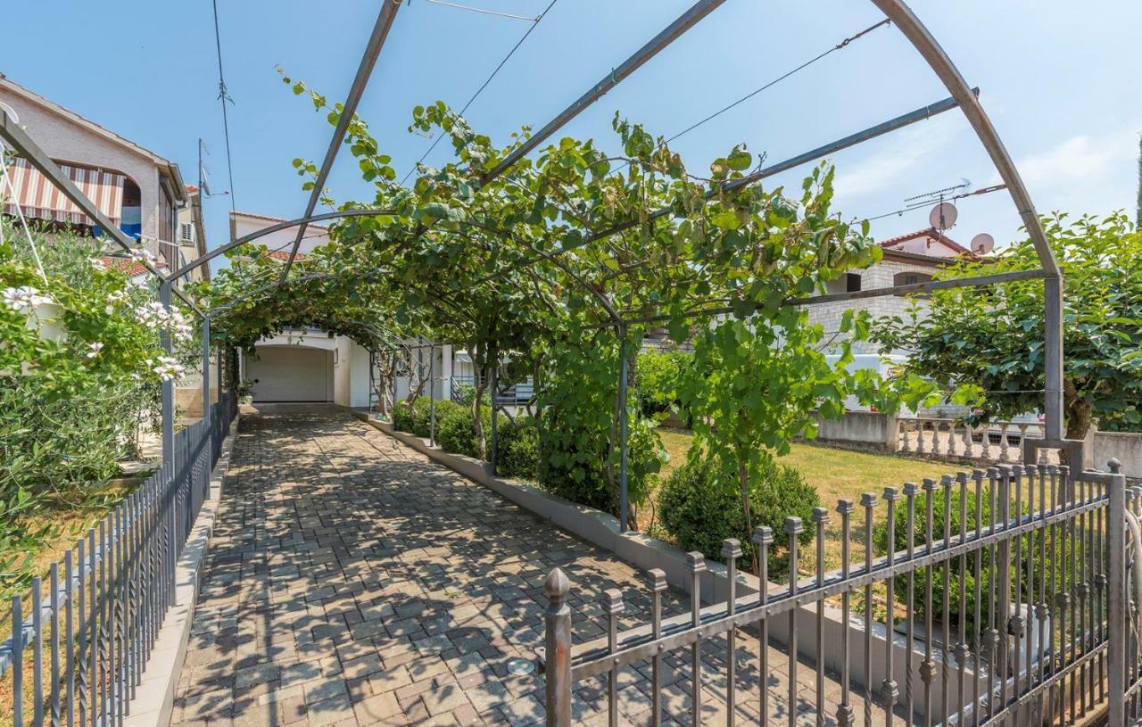 Apartment Green With Balcony Nova Vas  المظهر الخارجي الصورة