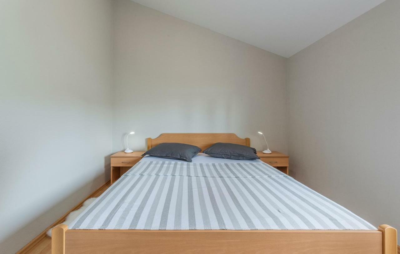 Apartment Green With Balcony Nova Vas  المظهر الخارجي الصورة