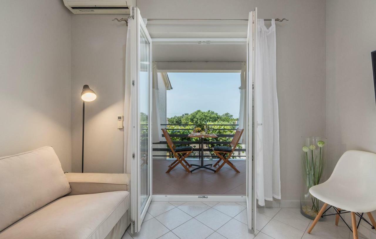 Apartment Green With Balcony Nova Vas  المظهر الخارجي الصورة