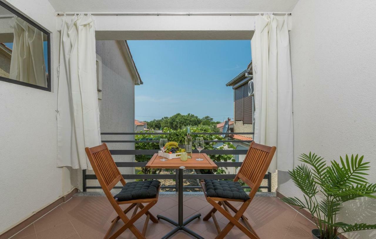 Apartment Green With Balcony Nova Vas  المظهر الخارجي الصورة
